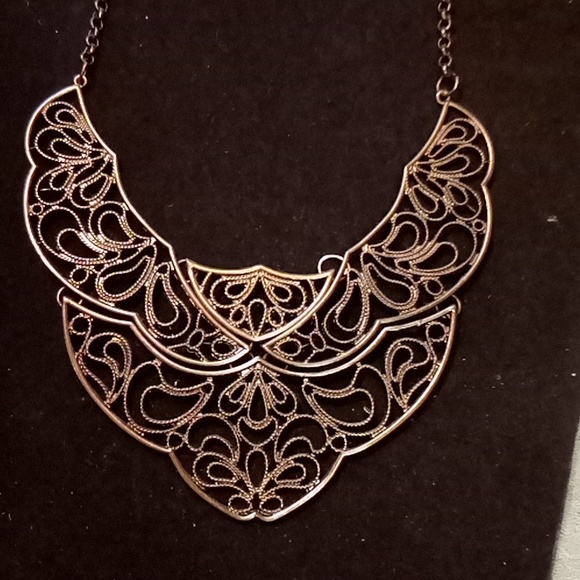 Vintage gun metal hollowed out necklace - Picture 2 of 2